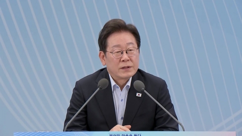 이 대통령, 부산 찾아 "가덕 신공항 정상 진행되게 노력"