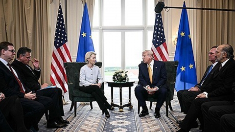 '15% 관세'에 엇갈리는 유럽 산업의 희비...자동차는 안도, 주류·뷰티는 '한숨'