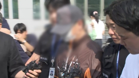 [현장영상+] \'인천 총격 사건\' 60대 남성…범행 동기 질문에 "묵묵부답"