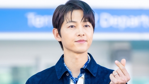 "송중기, 두 아이 데리고 왔다"…한남동 놀이터 목격설