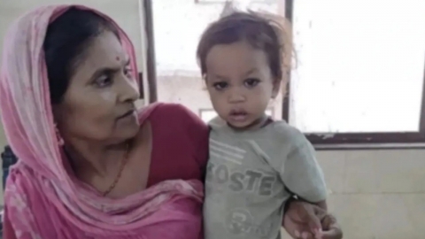 인도 2살 아이, 코브라 머리 물어뜯고도 생존