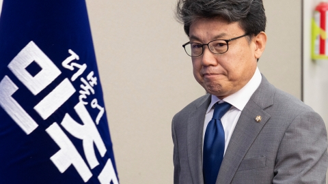 진성준, 대주주 10억 고수…"주식시장 안 무너진다"