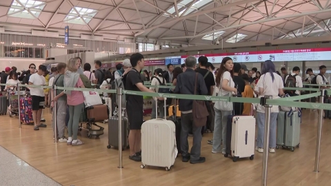 무더위 피해 해외로…여름 성수기, 인천공항 '북적'
