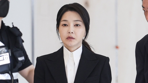  특검 "김건희, 10분 휴식 뒤 4시 30분 조사 재개"