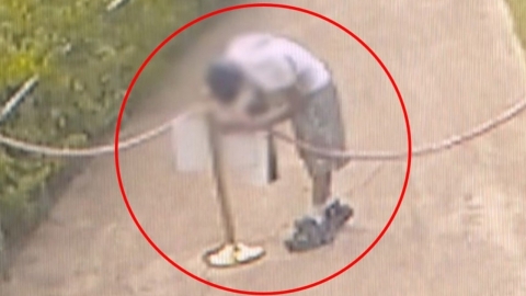 문화유산 시설물에 아이돌 스티커 붙인 소속사…"뜯긴 흔적도"