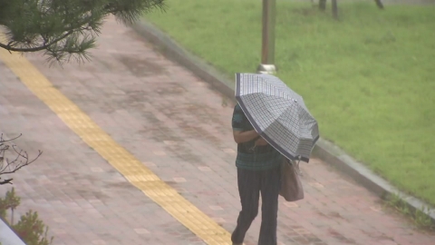 [날씨] 제주·전남 해안 \'호우주의보\'…내일까지 남해안 100mm↑
