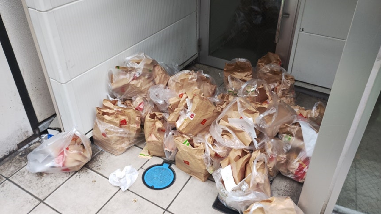 "포켓몬이 뭐길래"...멀쩡한 햄버거 버리는 일본