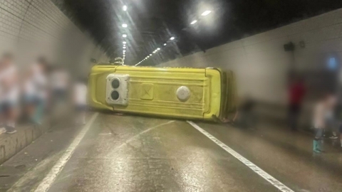  경기 용인 영동고속도로 마성터널에서 소형 버스 사고..."어린이 등 5명 부상"