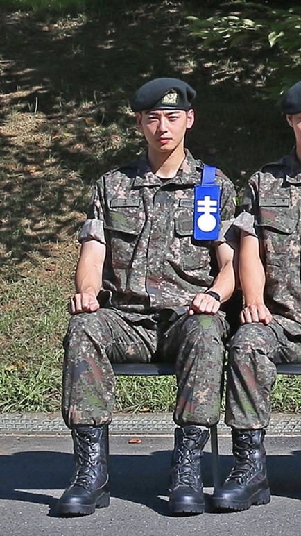 차은우, 훈련소 근황 공개…숨길 수 없는 비주얼