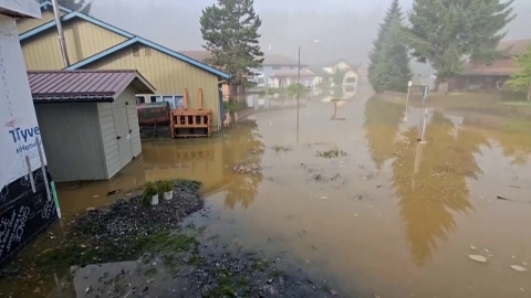 미러 회담 앞두고 알래스카 빙하 녹아 홍수위기