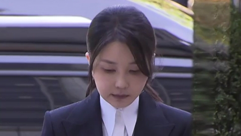 김건희, 구속 뒤 첫 조사 마쳐..."대부분 진술 거부"