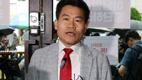 윤리위 출석한 전한길 "난 피해자...징계 부적절"