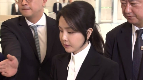 김건희, 첫 조사 '진술 거부'…18일 재소환 신경전