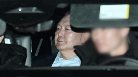윤 면회 때 휴대전화 반입…서울구치소장 교체