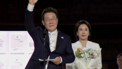 '빛의 임명장' 받은 이 대통령…"한없이 자랑스러워"