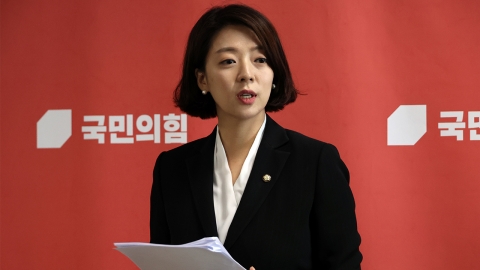 국힘 배현진, 피습 후유증에 두개골 수술…"뇌 하부 뼈 파손"