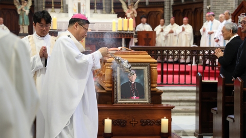 유경촌 주교 장례미사 봉헌..."헌신 감사히 기억"