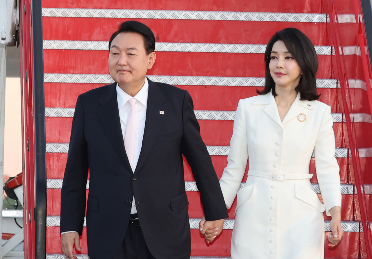 "윤석열·김건희 계엄 책임" 소송 시민들, 서초동 자택 가압류 신청