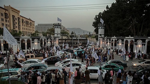 '이란 강제 추방' 아프간 난민 버스 사고...71명 사망