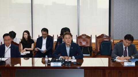 금융위 "석유화학업계, 보따리부터 내놓으라는 격...강력한 자구노력 우선"