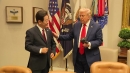 [현장영상+] 이 대통령, 트럼프에 펜 선물...