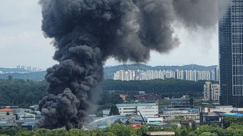 인천 경서동에서 공장 화재...연기 다량 발생
