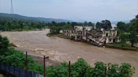 인도 폭우 산사태 34명 사망...수문 개방에 파키스탄 초비상