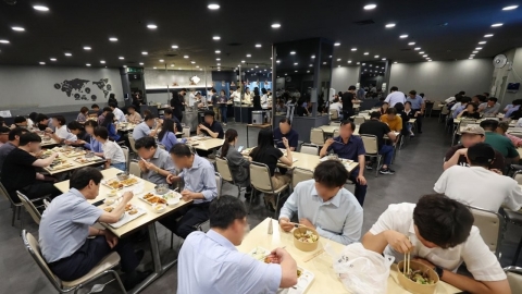 1만원 점심비를 8,000원에…"왜 세금으로 밥값 지원?" 시끌