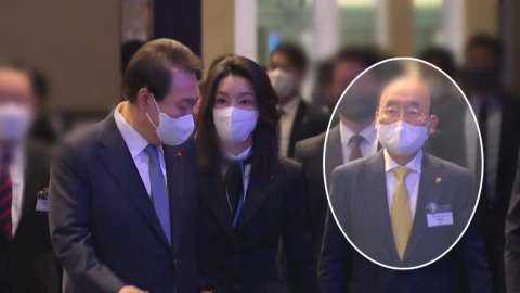  김건희 특검 "내일 나토 3종 세트 이봉관 회장 소환 예정"