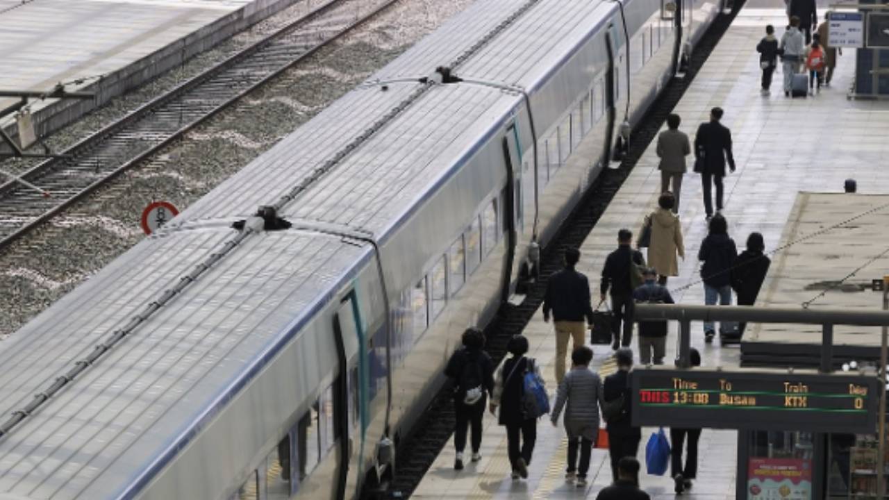 "시끄러운 옆자리 싫다면?"...KTX 자리, 이제 직접 바꾼다