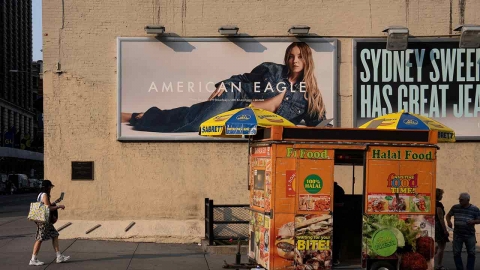 트럼프가 옹호한 아메리칸 이글, 인종주의 논란 광고 덕에 깜짝 실적...주가 급등