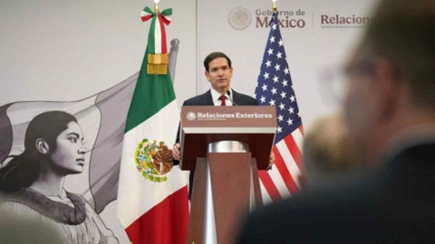 미 국무 "마약 운반선, 폭파해야 차단 가능...또 폭격할 수도"