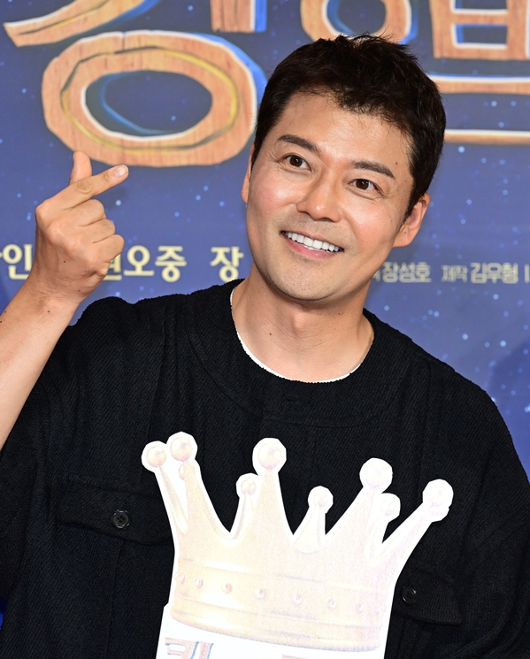 전현무, 연수입 40억 원 밝히자…"돈 빌려달란 메시지 쏟아져"