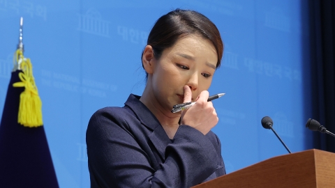  강미정 측 "조국 징역 2년 확정된 날 노래방에서 성추행 피해"