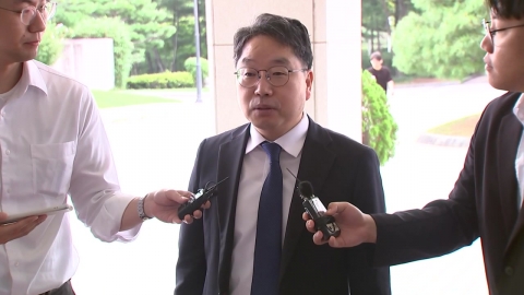 검찰총장 대행 "잘못 반성…국민 입장에서 설계되길"…내부 반발도