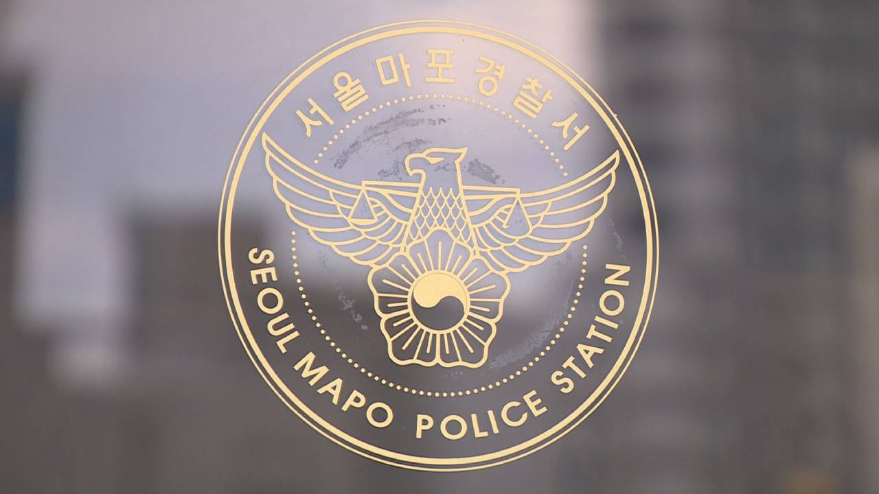 분식집 사장 휴대폰에 왜…女초등생 불법 촬영 사진 '수백 장'