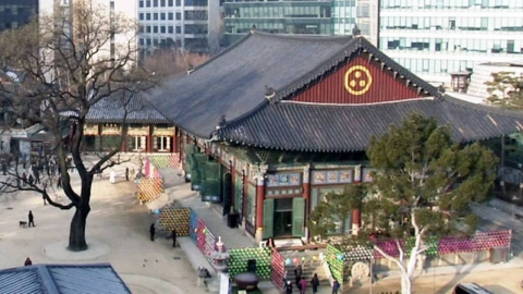 "닦으려고 했다" 조계사 천진불에 락스 뿌린 스님, 경찰 연행 