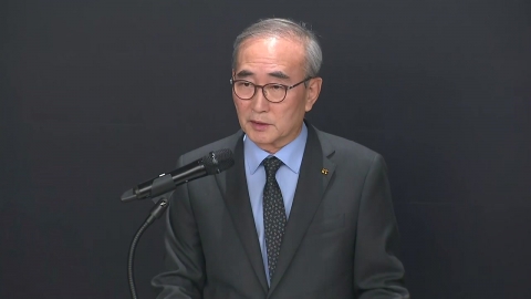 KT 이용 5,561명 유심 정보 유출…김영섭 대표 사과