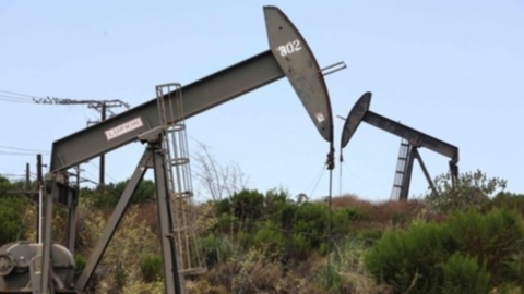 뉴욕 유가, 대규모 석유 공급 과잉 예상에 2% 급락