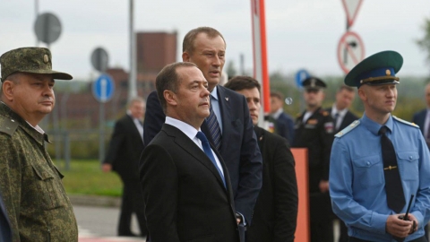 푸틴, 60세 생일 맞은 측근 메드베데프에 훈장 수여