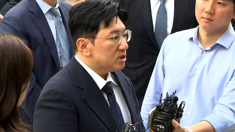 [현장영상+] 방시혁 "심려 끼쳐 송구…조사에 성실히 임할 것"