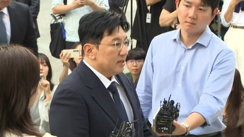 하이브 방시혁 경찰 소환…1,900억 부당 이득 의혹