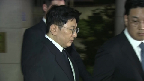 \'1,900억 부당이득 혐의\' 방시혁, 14시간 경찰 소환조사