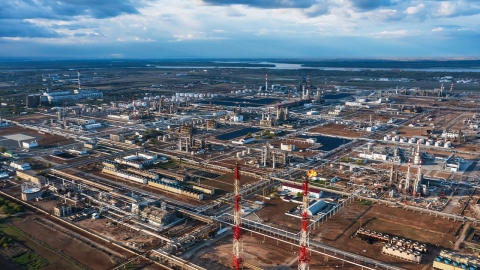 러시아, 석유 감산 위기..."우크라 수출항·정유시설 폭격 때문"