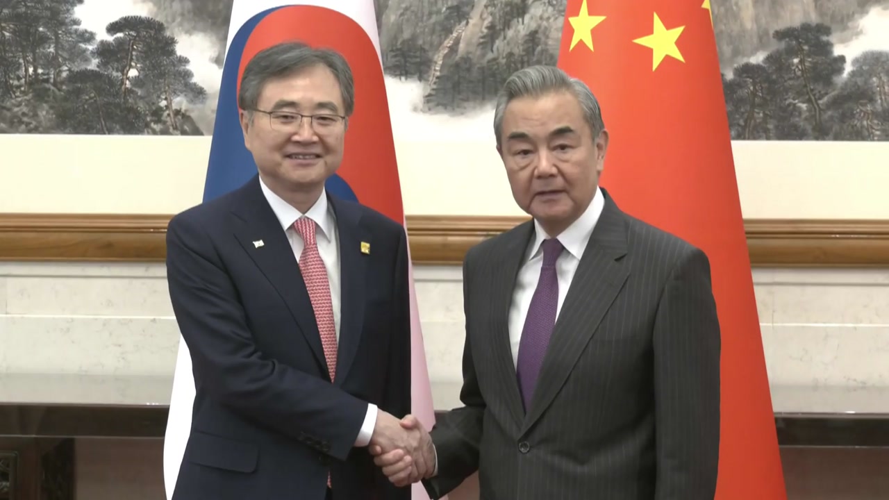 미국 보란 듯 한중 외교수장 상견례...균형외교 신호탄