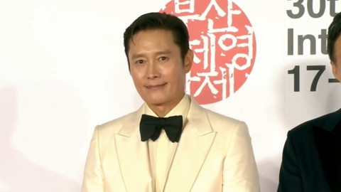 [30th BIFF] 이병헌, 부국제 개막식 단독 사회…안정적 진행 실력 빛났다