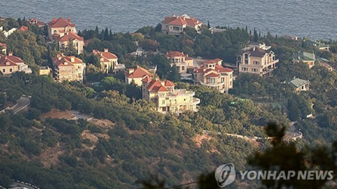 "우크라이나, 크림 반도 휴양지 공격...민간인 3명 사망"