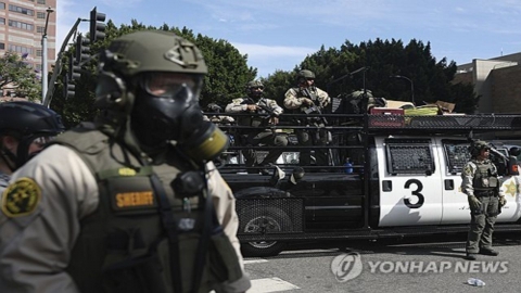 캘리포니아, 이민 단속 요원 "근무 중 마스크 착용 금지"