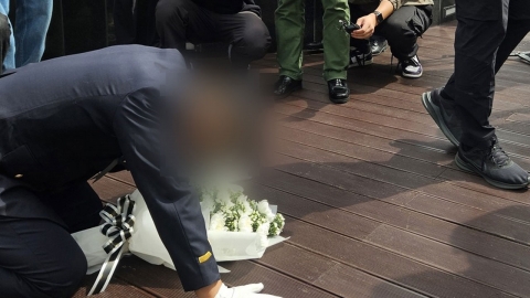 순직 해경 추모한다며 갯벌 들어간 당직 팀장 구조