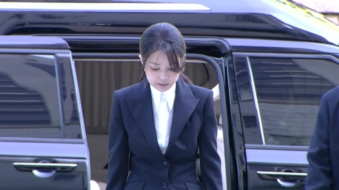 김건희 첫 재판 공개…특검, 뇌물 혐의 추가 소환